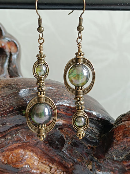 Boucles d’oreilles en verre tchèque vert et laiton bronze antique, 3 modèles au choix