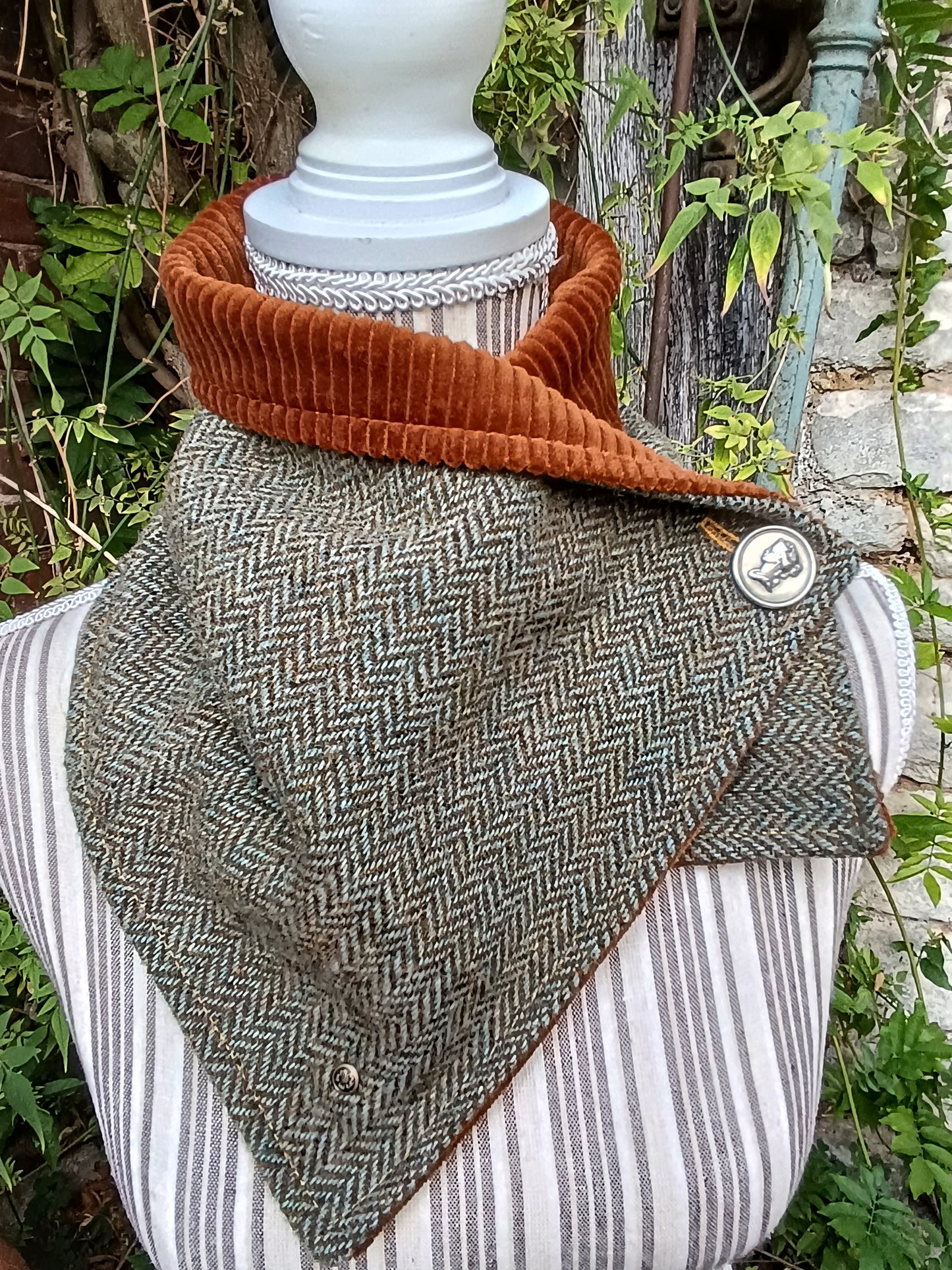 Tour de Cou Tweed Celtique Bleu Doré Velours Côtelé Marron Roux Bouton Vintage portrait de femme Fabrication Française