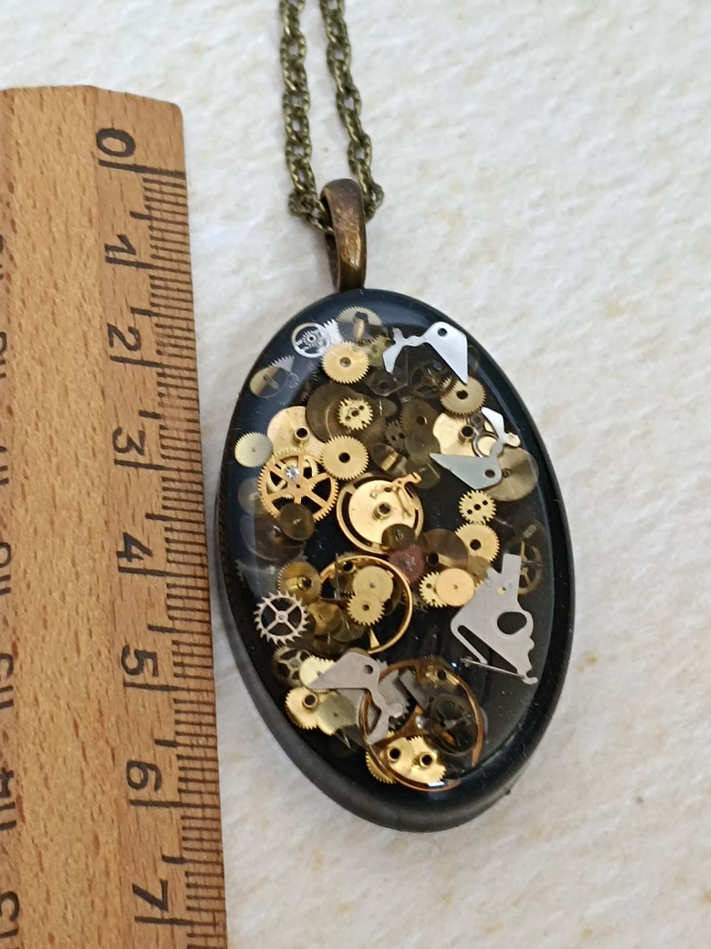 Grand Pendentif Steampunk Engrenages Résine Époxy Noir Chaîne Bronze Artisanal