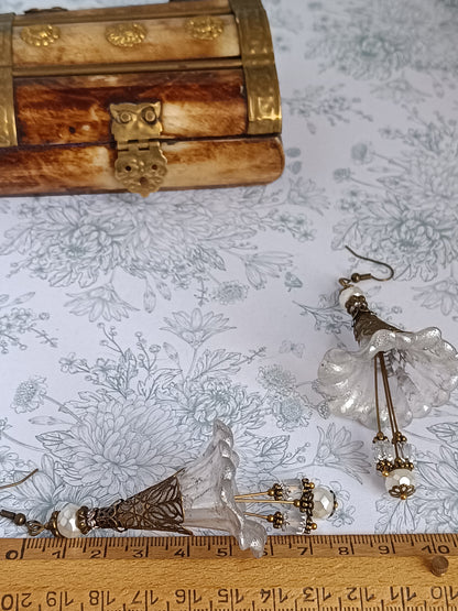 Boucles d'Oreilles Fleurs Lucite XXL Blanches - Édition Pure - Perles Verre Tchèque