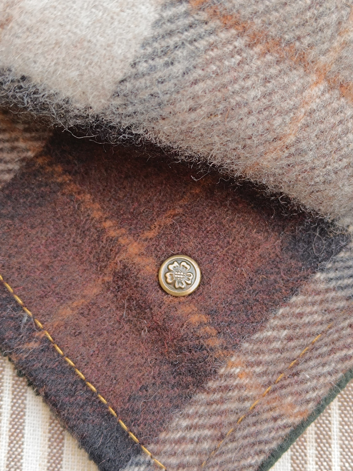 Tour de cou tartan écossais laine doublé velours côtelé et bouton vintage traditionnel
