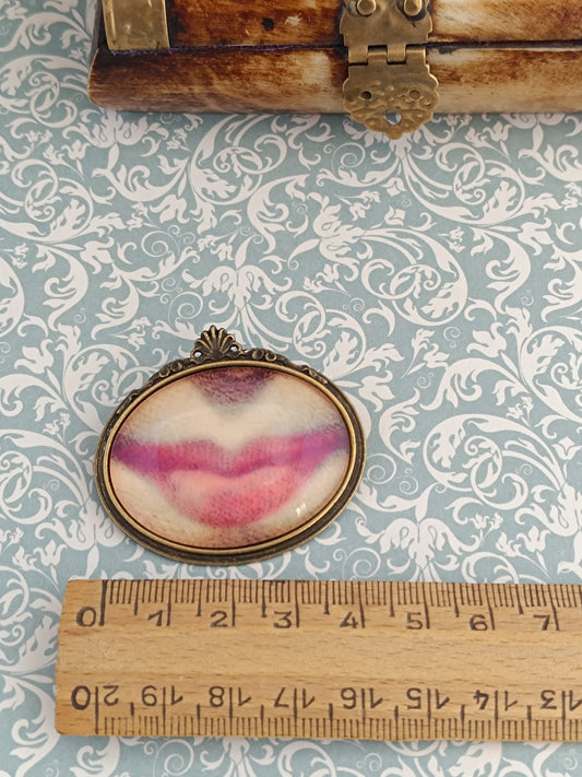 Broche cabochon verre bouche, original style cabinet de curiosités victorien