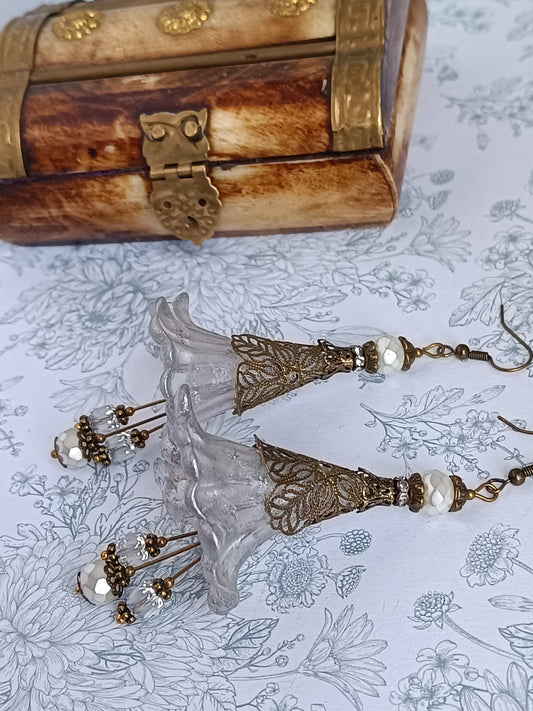 Boucles d'Oreilles Fleurs Lucite XXL Blanches - Édition Pure - Perles Verre Tchèque