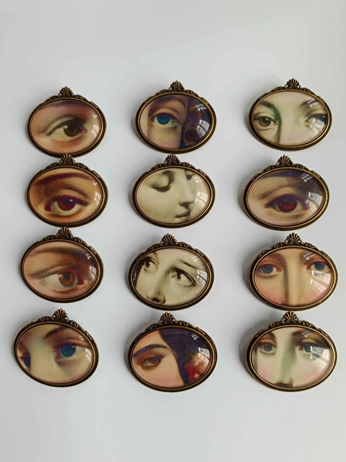 Broche cabochon verre oeil , original style cabinet de curiosités victorien