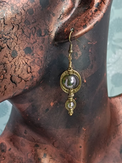 Boucles Oreilles Asymétriques Perles Verre Tchèque Vert Laiton Bronze Fait Main