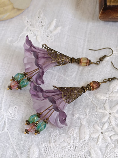 Boucles d’oreilles Fleurs XXL violettes – Bleu ciel & rose tendre, bronze antique