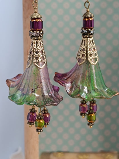 Boucles d'Oreilles Pendantes Féeriques Vertes Violet Profond Perles Verre Tchèque XXL