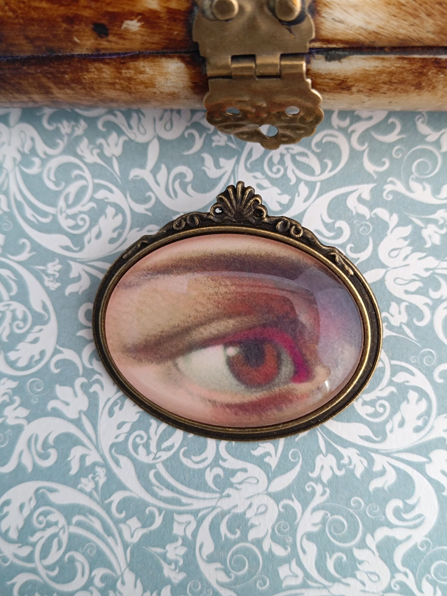 Broche cabochon verre oeil , original style cabinet de curiosités victorien