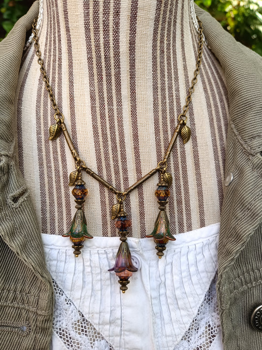 Collier Sous-Bois Enchanté - Fleurs Lucite et Feuillages Bronze