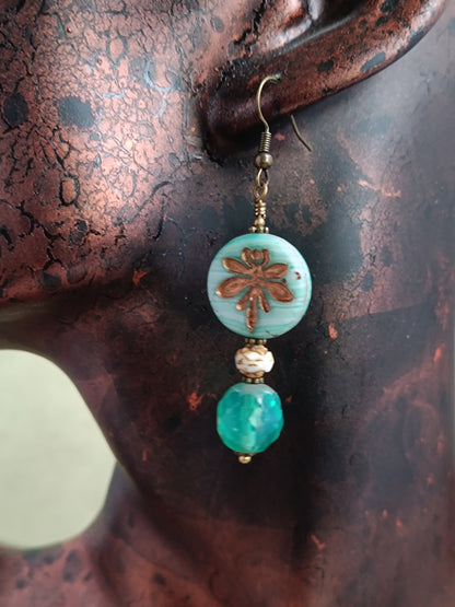 Boucles d'oreilles pendantes perles de verre tchèque asymétriques style bohème mystérieux