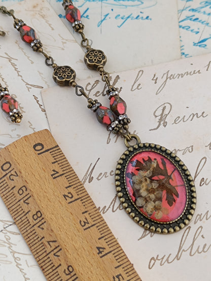 Pendentif Botanique Dark Floral Fleurs Séchées Résine Bronze Antique 3 x 2,5 cm