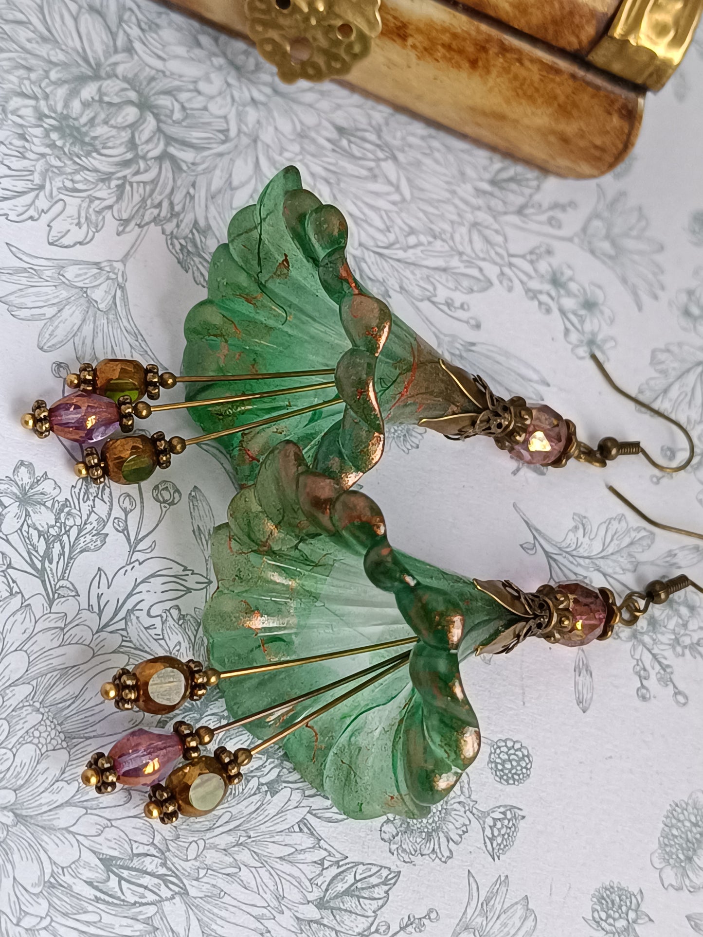 Boucles d'Oreilles Fleurs Lucite XXL - Perles Verre Tchèque