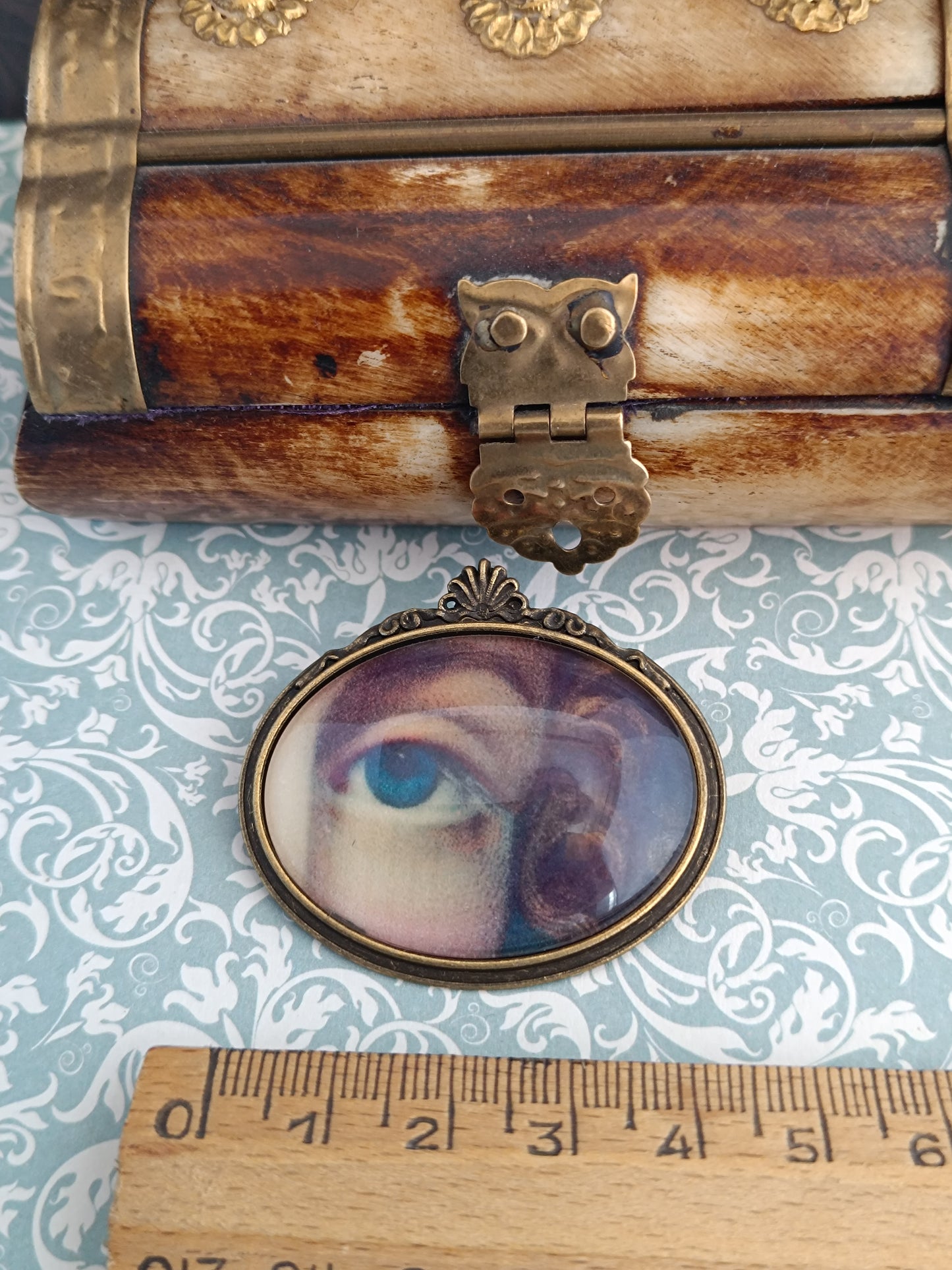 Broche cabochon verre oeil , original style cabinet de curiosités victorien