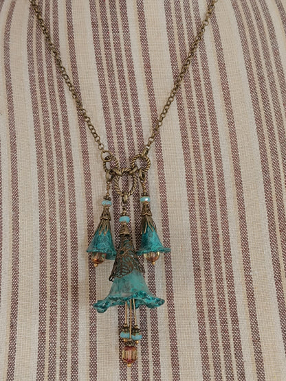 Collier Sautoir Fleurs Féeriques Bleu Turquoise - Lucite Peinte Main Bronze Antique