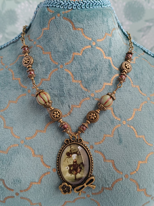 Collier Chapelet Perles Naturelles - Pendentif Cabochon 'Le Secret de la Magie'