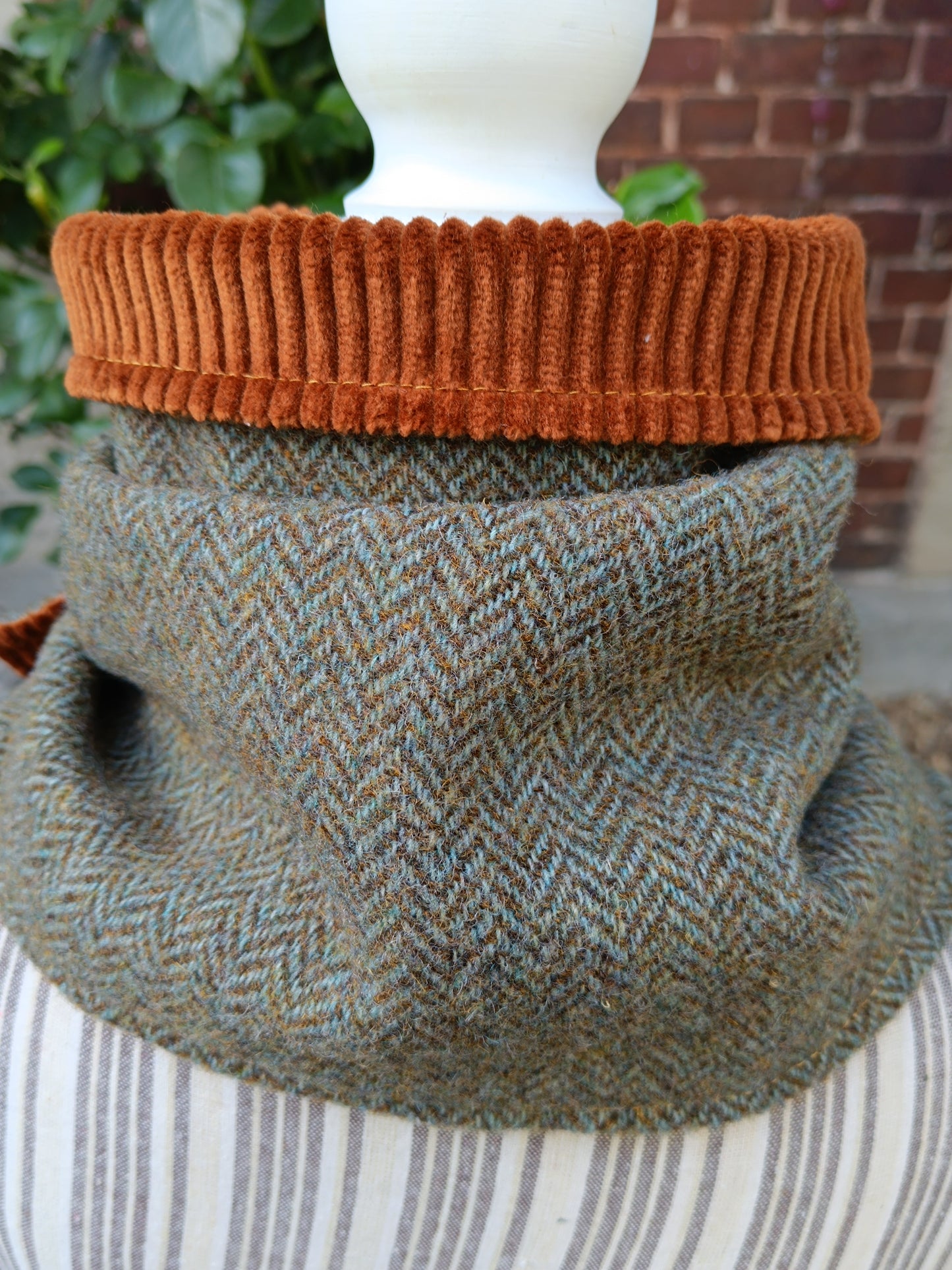 Tour de Cou Tweed Celtique Bleu Doré Velours Côtelé Marron Roux Bouton Vintage portrait de femme Fabrication Française