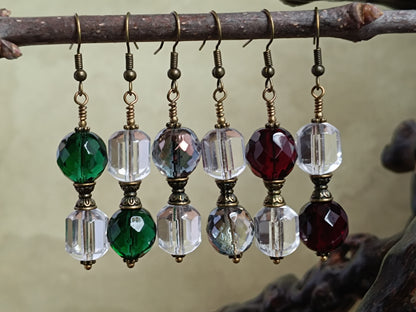 boucles d'oreilles perles de verre tchèques asymétriques transparentes et colorées  