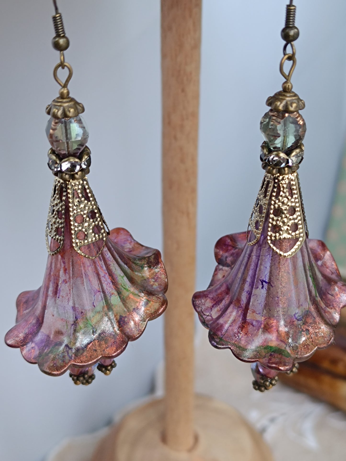 Boucles d'Oreilles Pendantes Féeriques Vertes et Violettes Perles Verre Tchèque XXL