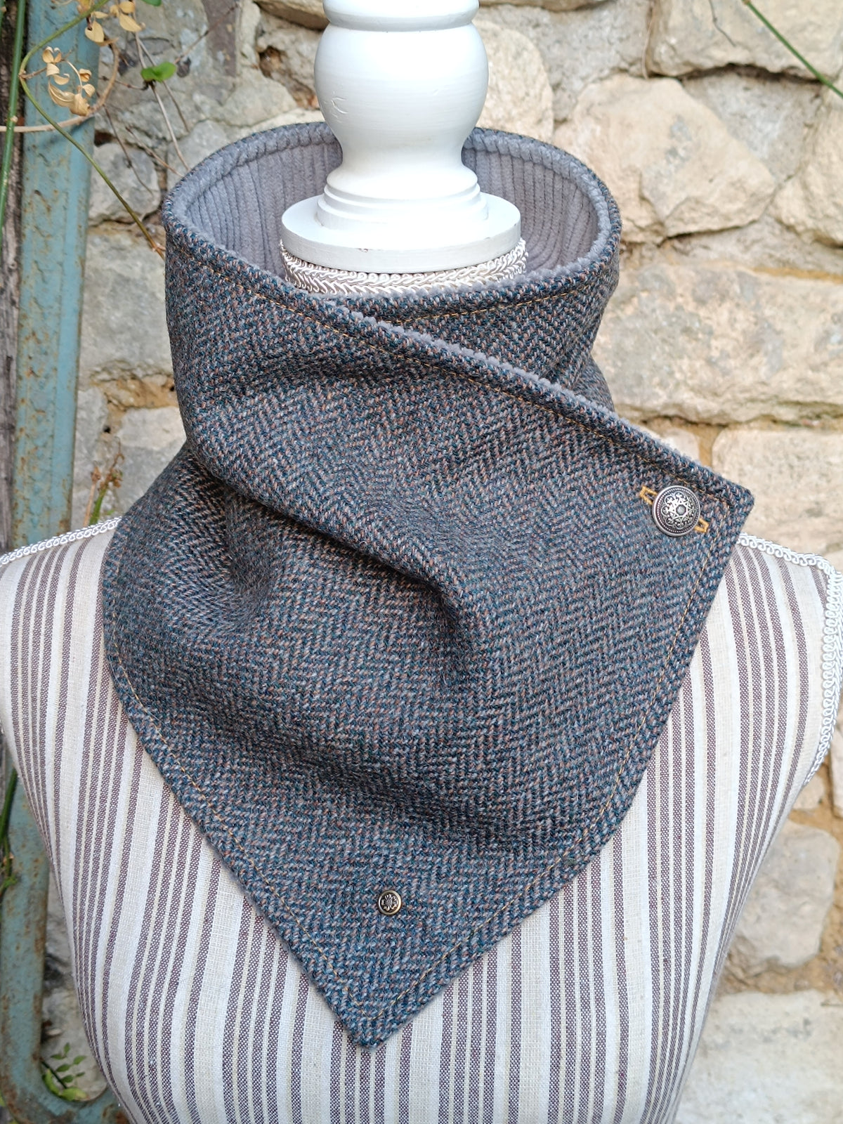 Tour de cou en tweed celtique gris doublé de velours côtelé