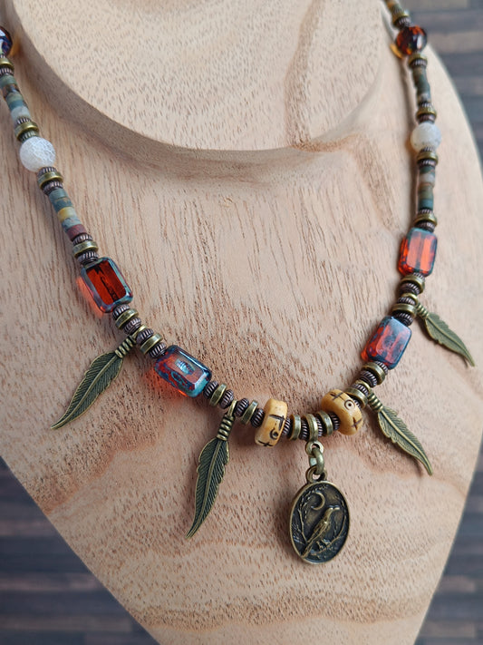 Collier artisanal câblé – Style bohème mystique corbeau