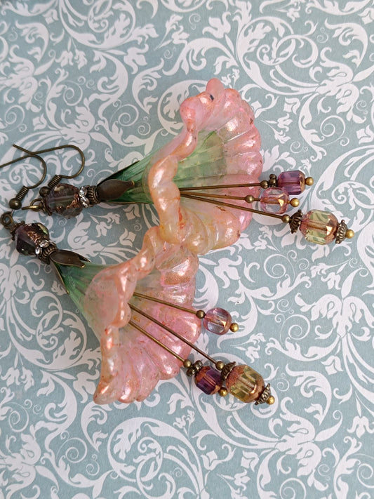 Boucles d'Oreilles Fleur Trompette mélancolique printanière