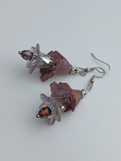 Boucles d'oreilles fleurs acrylique givrée, perles de verre tchèque, acier inoxydable