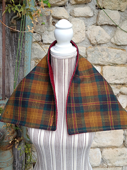 Tour de cou tartan laine velours côtelé bordeaux et grand bouton vintage métal et nacre