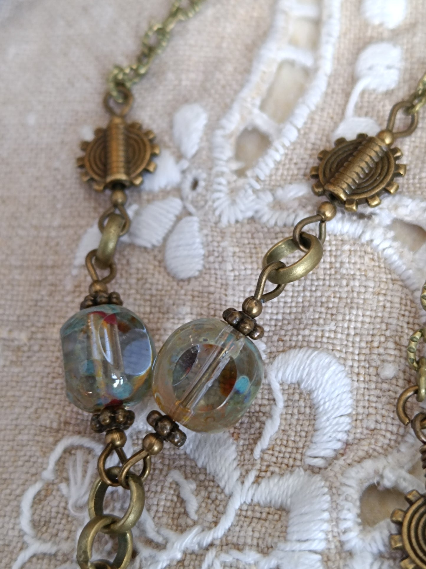 Collier Steampunk Perles de Verre Tchèque Pendentif Cabochon Résine Époxy Bronze Artisanal