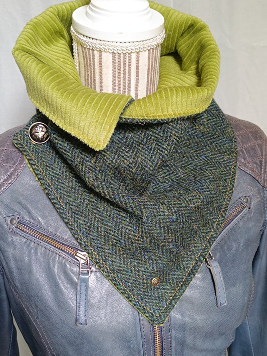 Tour de Cou en Tweed Celtique Doublé Velours – Style Affirmé et Esprit Rebelle bouton abeille