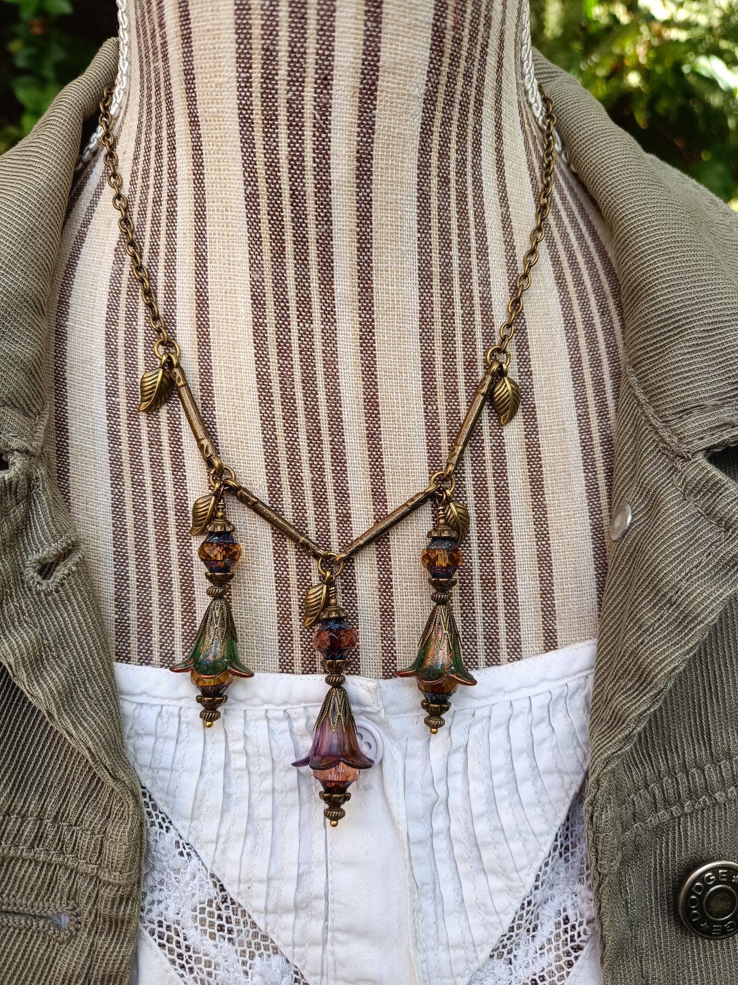 Collier Sous-Bois Enchanté - Fleurs Lucite et Feuillages Bronze