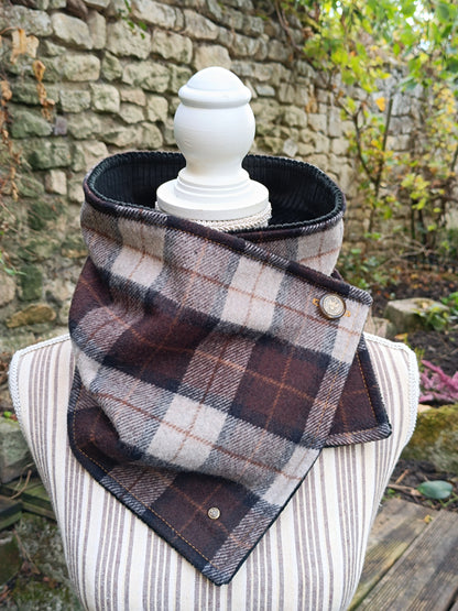 Tour de cou tartan écossais laine doublé velours côtelé et bouton vintage traditionnel