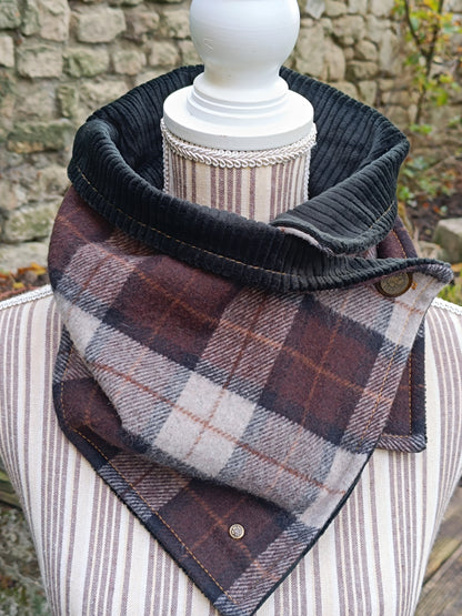 Tour de cou tartan écossais laine doublé velours côtelé et bouton vintage traditionnel