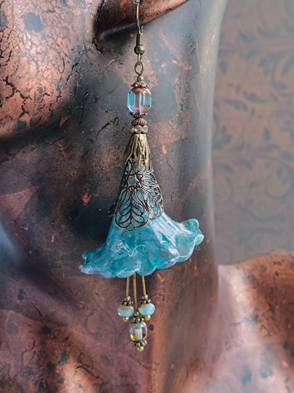 Boucles d'Oreilles Fleur Trompette mélancolique printanière
