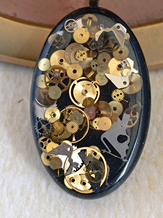 Grand Pendentif Steampunk Engrenages Résine Époxy Noir Chaîne Bronze Artisanal