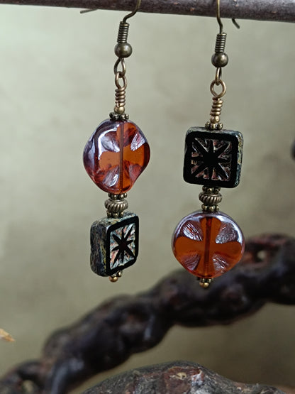 Boucles d'oreilles pendantes perles de verre tchèque asymétriques style bohème chic