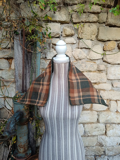 Tour de cou tartan écossais doublé de velours côtelé kaki bouton celtique