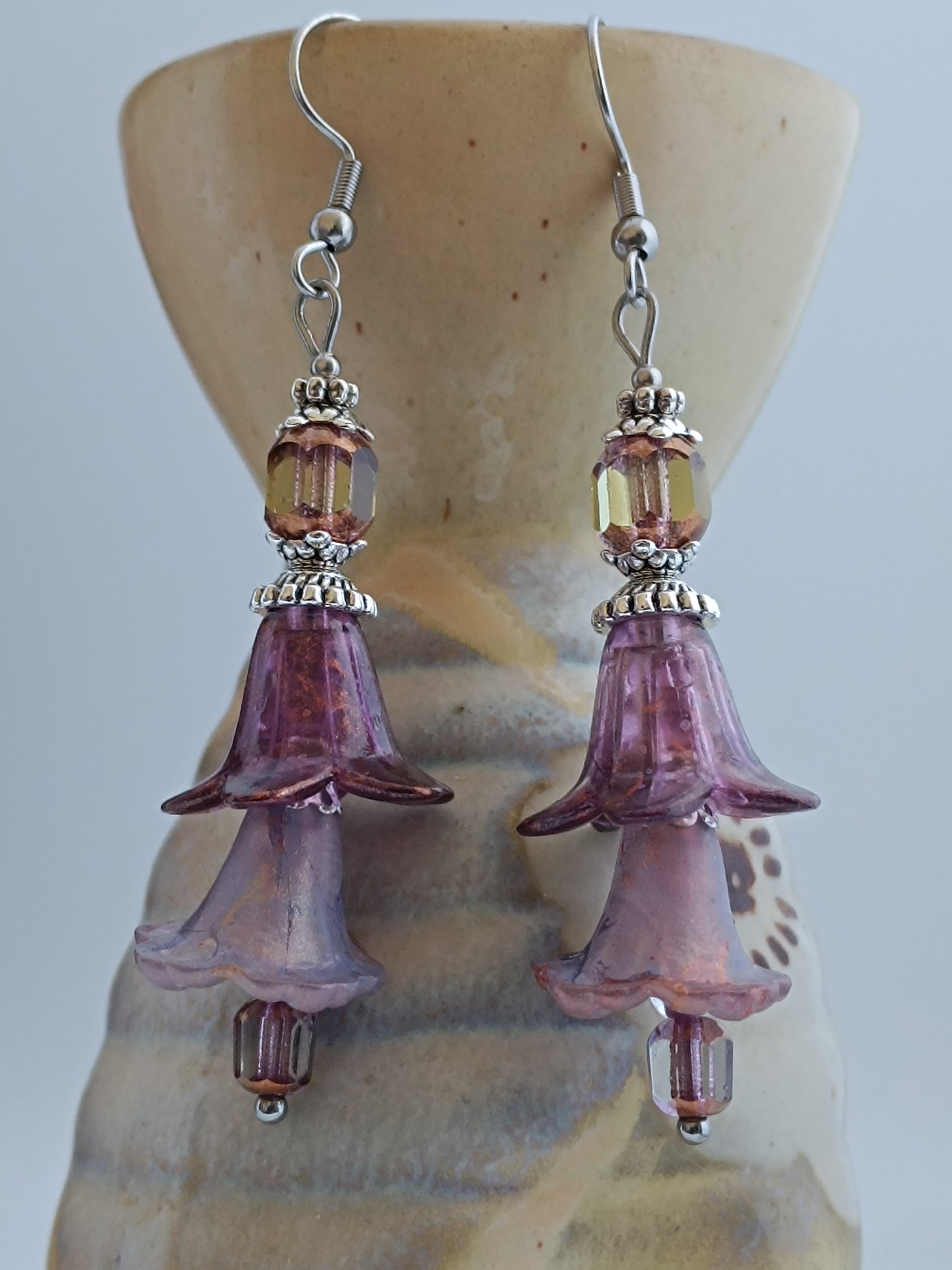 boucles d'oreilles fleurs roses poétiques et féeriques