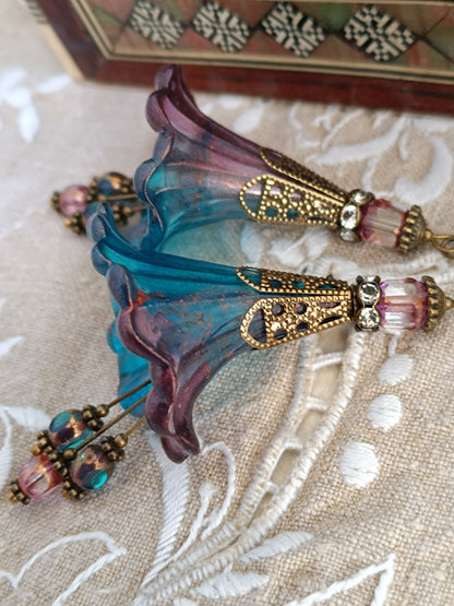 Boucles d'oreilles fleurs féeriques XXL lucite peintes main perles verre tchèque artisanales françaises