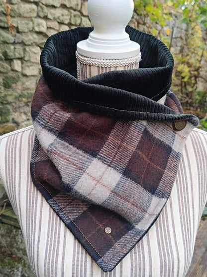 Tour de cou tartan écossais laine doublé velours côtelé et bouton vintage traditionnel