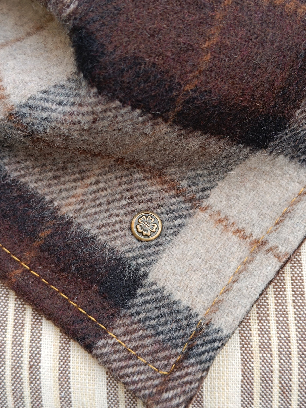 Tour de cou tartan écossais laine doublé velours côtelé et bouton vintage héraldique