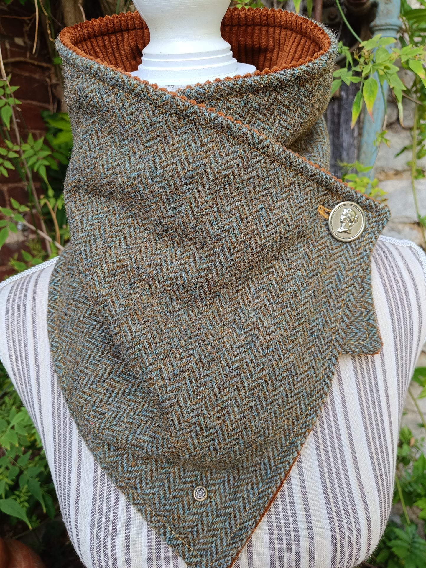 Tour de Cou Tweed Celtique Bleu Doré Velours Côtelé Marron Roux Bouton Vintage portrait de femme Fabrication Française