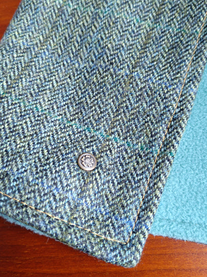 Écharpe Tour de Cou Boutonné en Tweed Celtique – Chaleur, Caractère & Déclaration de Style