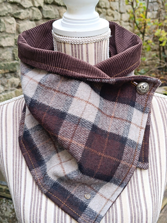 Tour de cou tartan écossais laine doublé velours côtelé et bouton vintage héraldique