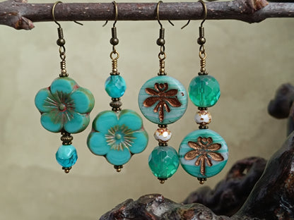 Boucles d'oreilles pendantes perles de verre tchèque asymétriques style bohème mystérieux