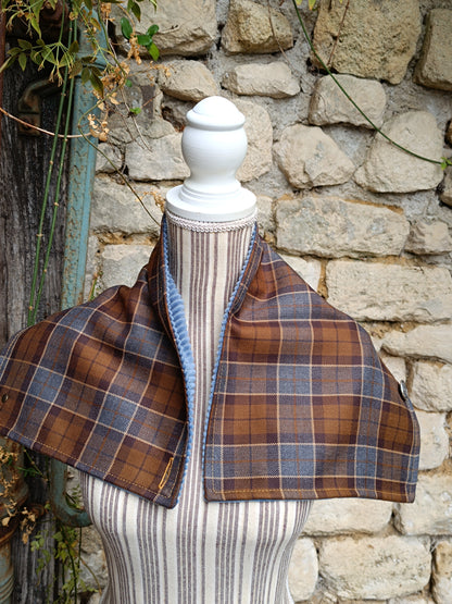 Tour de cou tartan pure laine velours côtelé bleu et bouton vintage blason licorne