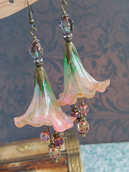Boucles d'Oreilles Fleur Trompette mélancolique printanière