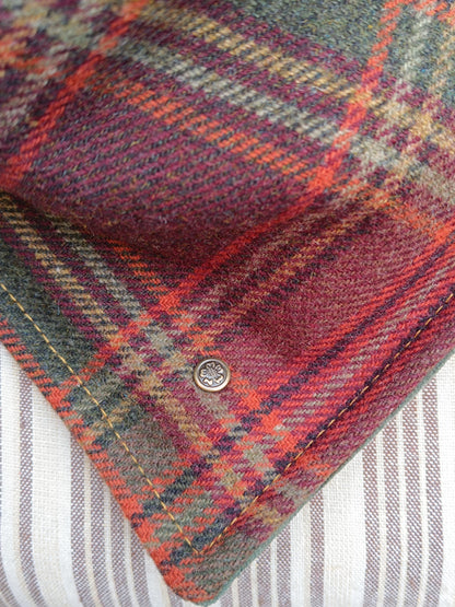 Tour de cou tartan écossais en laine doublé de velours côtelé et bouton vintage chevalier