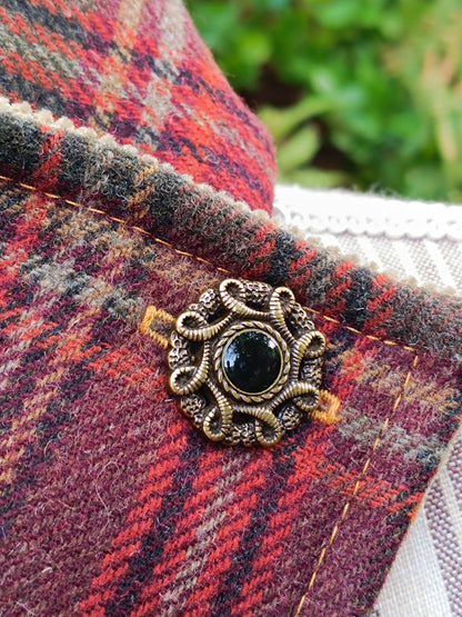 Tour de cou tartan laine bordeaux vert ocre doublé velours mousse et bouton celtique