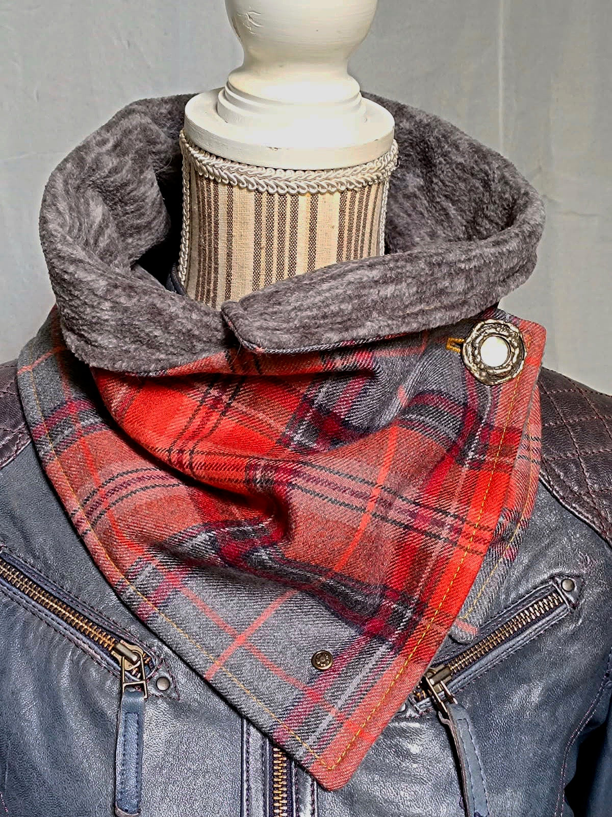 Tour de cou tartan laine doublé polaire - Bouton métal nacre et détail bronze