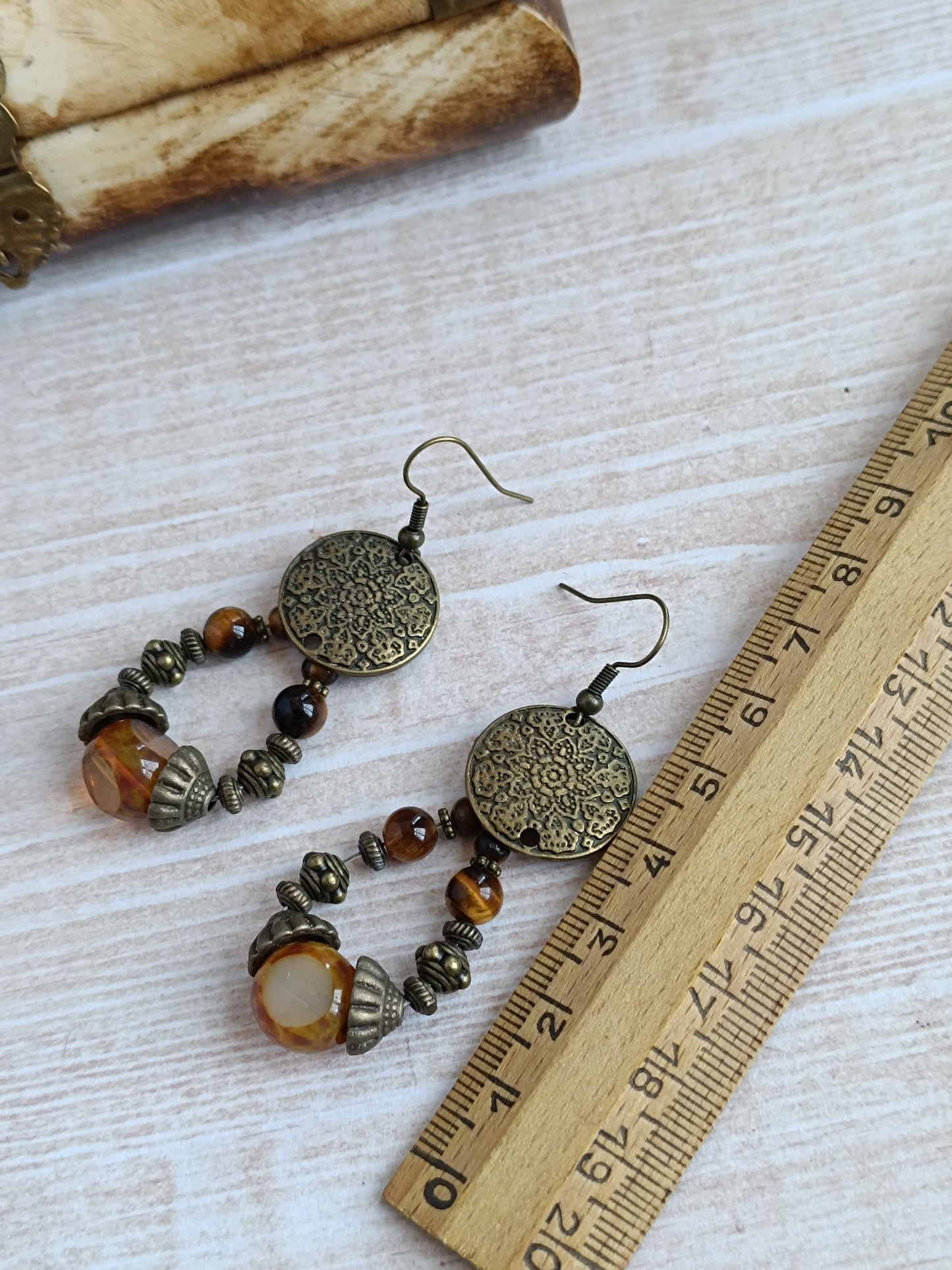 Boucles d’oreilles bohème chic en bronze antique et perles de verre tchèque fait main